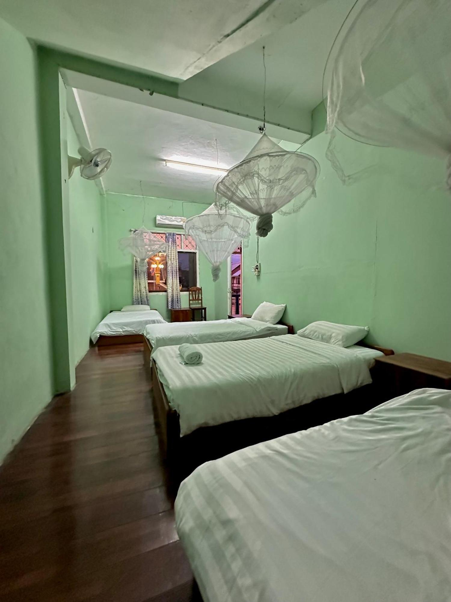 Kfg Guesthouse Thakhek Exterior foto
