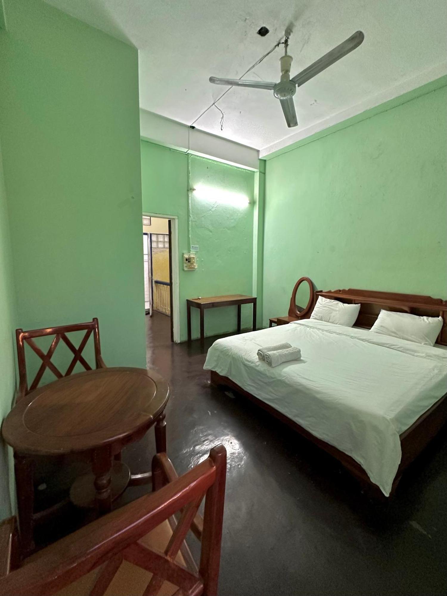 Kfg Guesthouse Thakhek Exterior foto